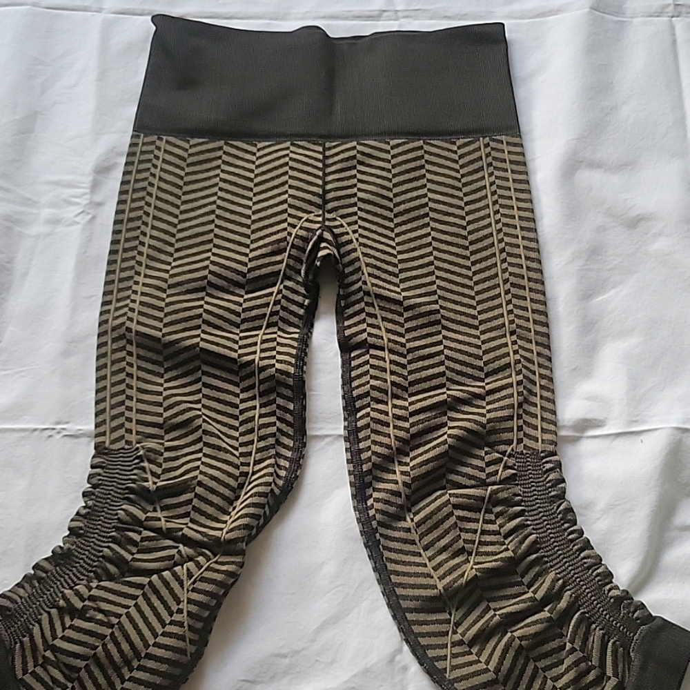Lululemon Ebb And Flow Capri Legging